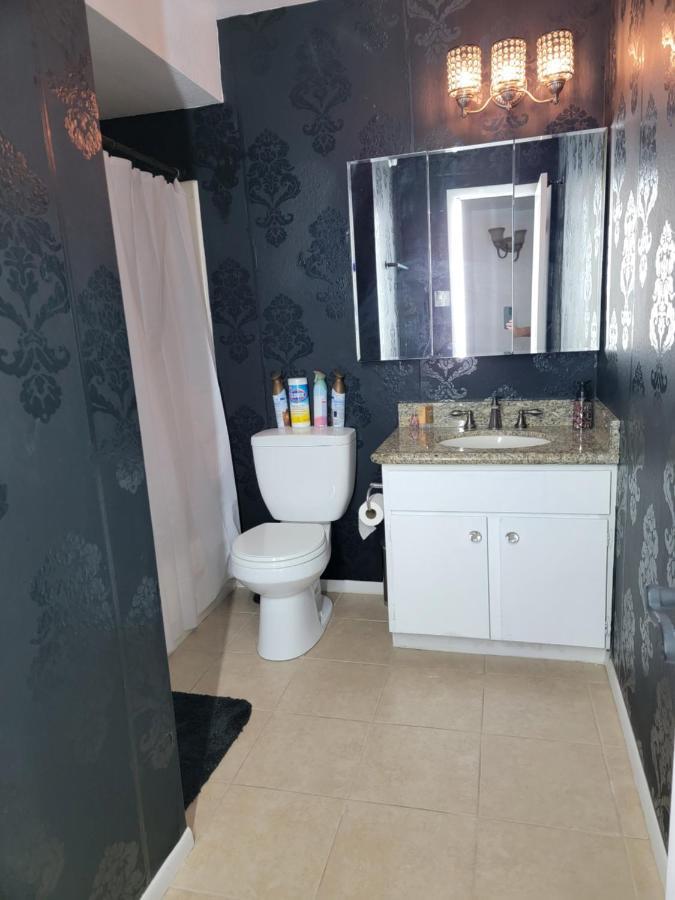 Orangewood & 51Ave Homestay - Not A Hotel غلينديل، كاليفورنيا المظهر الخارجي الصورة